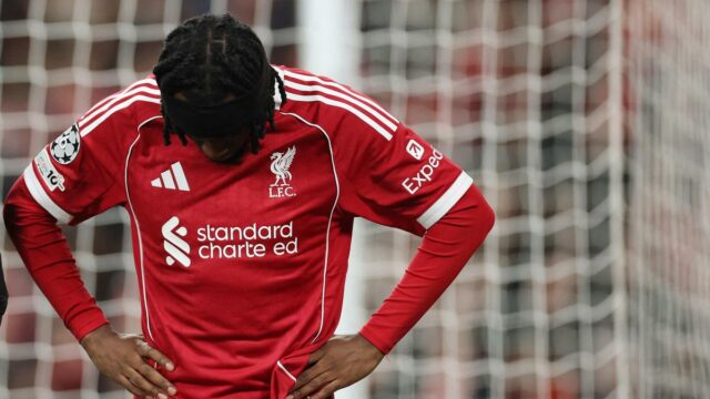 Frimpong, lateral-direito do Liverpool, perderá 'algumas semanas' devido a lesão muscular
