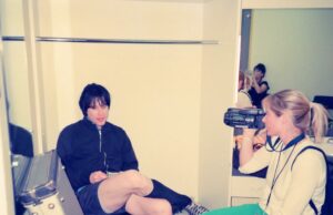 Fugindo dos incêndios em Malibu, ela encontrou uma caixa de vídeos antigos dos anos 90 e saiu com ‘The Best Summer’ Fugindo dos incêndios em Malibu, ela encontrou uma caixa de vídeos antigos dos anos 90 e saiu com 'The Best Summer'