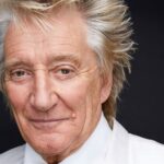 Furioso Rod Stewart critica 'Draft Dodger Trump' por insultar a bravura das tropas da OTAN no Afeganistão: 'Perdemos mais de 400 de nossos homens ... e Trump os chama de covardes - é insuportável'