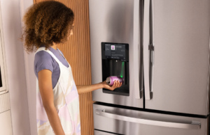 GE lança geladeira inteligente com leitor de código de barras vinculado à Instacart para entrega GE lança geladeira inteligente com leitor de código de barras vinculado à Instacart para entrega