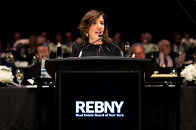 Gala REBNY celebra ressurgimento apesar das incertezas políticas e econômicas
