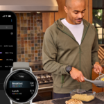 Garmin vivoactive 5 no pulso ao ar livre