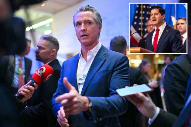 Gavin Newsom, governador da Califórnia, fala à imprensa na reunião anual do Fórum Econômico Mundial.