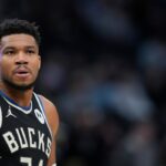 Giannis Antetokounmpo sofre lesão em meio a rumores comerciais