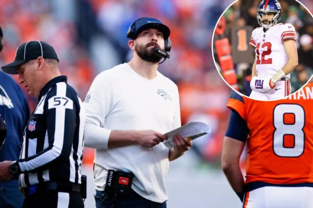 O coordenador de jogo de passes ofensivos e técnico de quarterbacks Davis Webb do Denver Broncos observa durante o segundo quarto contra o Green Bay Packers no Empower Field em Mile High em 14 de dezembro de 2025 em Denver, Colorado.