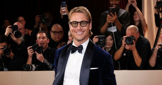 Brittany Snow Red Carpet Chegada ao Globo de Ouro 2026