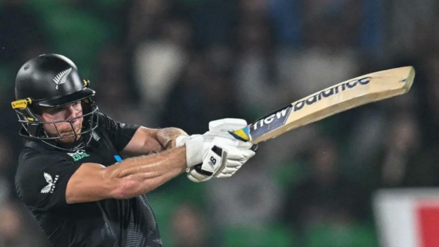 Glenn Phillips explora rebatidas com o braço esquerdo para combater o giro do braço esquerdo
