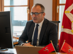 Governo da Ilha de Man renova seu compromisso com a indústria de jogos de azar Ministro Chefe da Ilha de Man, Alfred Cannan / Em 12 de janeiro, o governo da Ilha de Man renovou seu compromisso com a indústria iGaming, apesar dos ventos contrários e das pressões de diferentes direções.