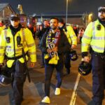 Governo do Reino Unido insta oficial da polícia a renunciar devido à proibição de torcedores de futebol do Maccabi Tel Aviv