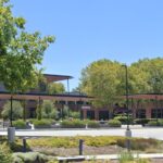 Campus tecnológico de Mountain View com endereços de 301 a 381 East Evelyn Avenue, área de entrada, conforme visto em junho de 2025. (Google Maps)