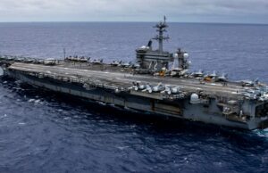 Grupo de ataque do porta-aviões USS Abraham Lincoln faz movimento em meio à ameaça do Irã Grupo de ataque do porta-aviões USS Abraham Lincoln faz movimento em meio à ameaça do Irã