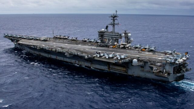Grupo de ataque do porta-aviões USS Abraham Lincoln faz movimento em meio à ameaça do Irã
