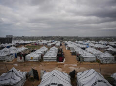 Grupos de ajuda internacional debatem-se com o que a proibição de Israel significará para o seu trabalho em Gaza Yahoo news home