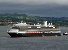 Guarda Costeira suspende busca por passageiro de navio de cruzeiro de 77 anos que desapareceu na costa de Cuba Navio de cruzeiro Holland America Line Nieuw Statendam fundeado no Firth of Forth.