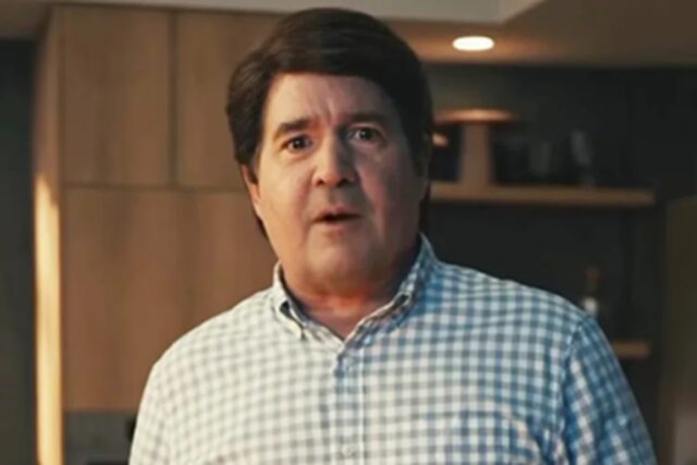 Guy Fieri estreia novo visual dramático para seu 58º aniversário: sem pontas, sem cavanhaque, apenas “um cara”
