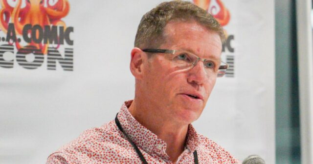 Guy Moon, compositor indicado ao Emmy dos amados programas de animação da Nickelodeon, morre aos 63 anos
