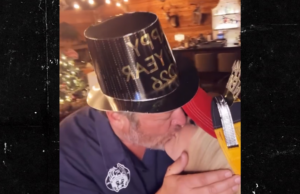Gwen Stefani e Blake Shelton compartilham um beijo de ano novo 010126 gwen stefani blake shelton kal