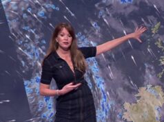 ‘Há vida depois de Carol Kirkwood’: a apresentadora meteorológica da BBC, Lizzie Rizzini, provoca frenesi com roupas ‘atrevidas’ no Six O’Clock News As pessoas que assistem à previsão do tempo na televisão não esperam ter seus pulsos acelerados, mas na noite passada a apresentadora da BBC, Lizzie Rizzini, causou alvoroço quando os telespectadores estavam convencidos de que podiam ver um flash de meia de renda preta durante seu segmento no noticiário das seis horas.