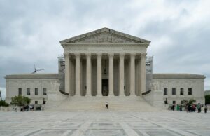 Hacker da Suprema Corte postou dados roubados do governo no Instagram A photo of the U.S. Supreme Court.