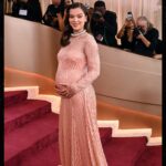 0111-Hailee-Steinfeld-Golden-Globes-2026-Chegadas-PRIMÁRIA