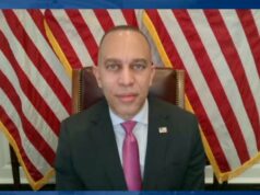 Hakeem Jeffries compara ‘CBS Evening News’ com LindellTV após a cobertura do aniversário de 6 de janeiro de Tony Dokoupil | Vídeo Bari Weiss e David Ellison