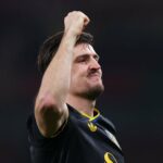 Harry Maguire comemora gol pelo Manchester United.