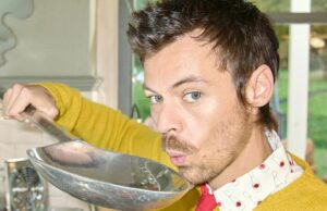 Harry Styles adiciona mais datas de turnê em Londres, quebrando recordes do Estádio de Wembley estabelecidos por Coldplay e Taylor Swift Harry Styles adiciona mais datas de turnê em Londres, quebrando recordes do Estádio de Wembley estabelecidos por Coldplay e Taylor Swift