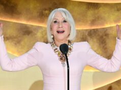 Helen Mirren agradece ao Globo de Ouro por ‘Duas bolas grandes – que, como você pode imaginar, realmente me ajudaram em minha carreira’ Helen Mirren agradece ao Globo de Ouro por 'Duas bolas grandes - que, como você pode imaginar, realmente me ajudaram em minha carreira'