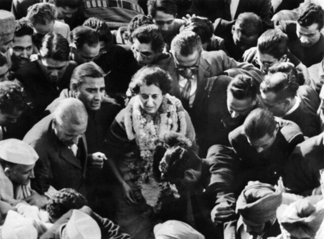 Hoje na História: 19 de janeiro, Indira Gandhi torna-se a primeira primeira-ministra de uma Índia independente
