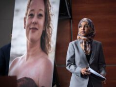 Homem derrubado após pulverizar substância desconhecida no deputado Ilhan Omar na prefeitura de Minneapolis Homem derrubado após pulverizar substância desconhecida no deputado Ilhan Omar na prefeitura de Minneapolis