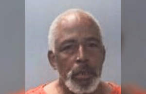 Homem do Alabama é preso por suposto envolvimento em operação ilegal de jogos de azar Mugshot de Robert Lorenzo Gray Jr. A polícia de Huntsville prende homem em investigação de jogo ilegal