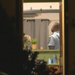 Polícia investigando uma cena de crime no oeste de Sydney.