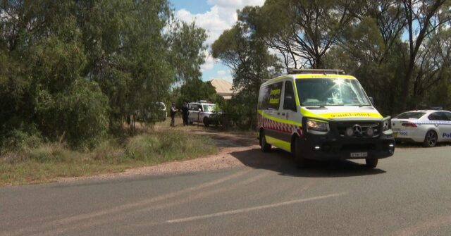 Um homem foi morto a tiros pela polícia depois de apontar arco e flecha contra policiais durante uma verificação da previdência em uma casa no centro-norte de NSW.