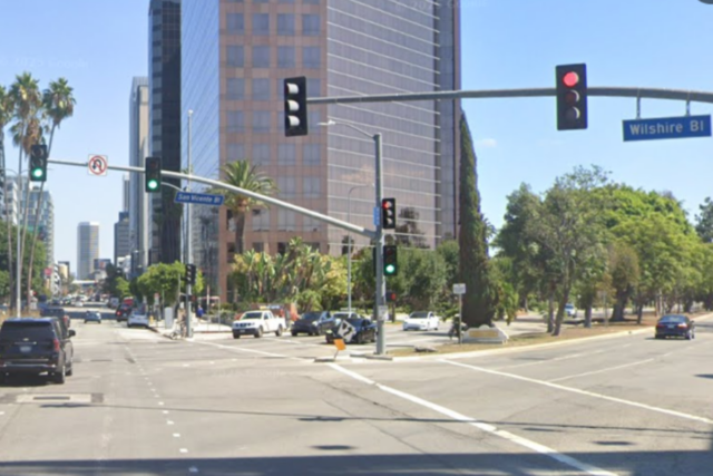 Christopher Cornelius, 54, de San Bernardino, foi acusado de assassinato após supostamente atropelar e arrastar um homem com seu carro após uma altercação verbal em Beverly Hills (Google Maps)