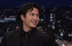 Hudson Williams e Jimmy Fallon ficam íntimos na estreia da estrela de ‘Heated Rivalry’ na madrugada | Vídeo rivalidade aquecida-connor-storrie-hudson-williams-hbo-max