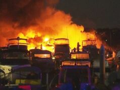 Iates de luxo destruídos por incêndio na marina da cidade Iates de luxo destruídos por incêndio na marina da cidade