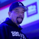 Ice-T mudou a letra de 'Cop Killer' para 'ICE Killer' porque a América está 'caminhando para um terreno realmente feio': 'Estou apenas protestando'