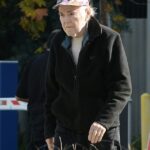 Uma querida estrela da série original Star Trek foi flagrada desfrutando de um passeio raro e alegre em Los Angeles na segunda-feira