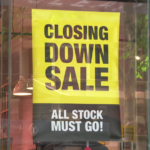 Após um lento declínio, Fletcher Jones anunciou aos clientes em seu site que o restante de suas lojas fecharia.