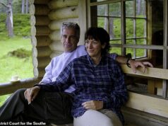 Impressionante reviravolta de Epstein quando Ghislaine Maxwell afirma que 29 amigos fizeram ‘acordos secretos’ com o DOJ Jeffrey Epstein e Ghislaine Maxwell na cabana de madeira da Rainha em Balmoral Estate