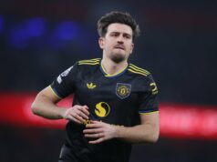 Ineos pode anular Michael Carrick no contrato de Harry Maguire por causa de dois jovens jogadores do Man Utd Harry Maguire comemorando em Anfield