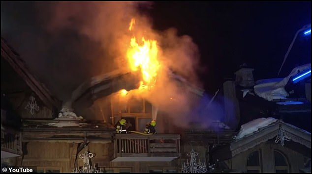 Inferno na estação de esqui enquanto o fogo atinge um Centenas de pessoas foram evacuadas depois que um incêndio atingiu um hotel cinco estrelas na estação de esqui de Courchevel, nos Alpes franceses.