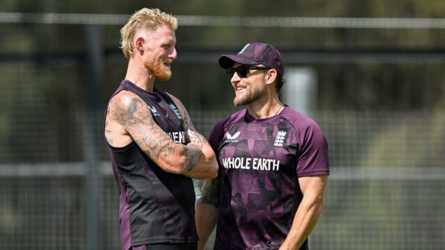 Inglaterra permanecerá com Stokes e McCullum apesar do fracasso do Ashes
