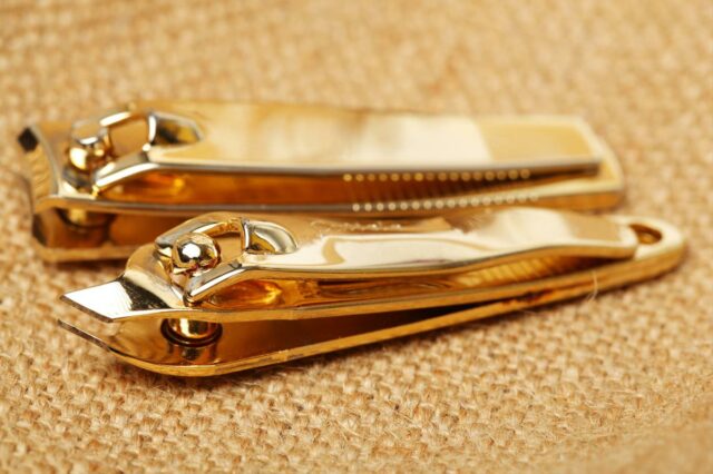 Internet ficou chocada ao saber o propósito do pequeno buraco no cortador de unhas: ‘Eu não tinha ideia’
