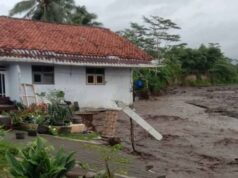 Inundação repentina atinge Bumiayu Brebes, 11 casas arrastadas pelas correntes do rio Inundação repentina atinge Bumiayu Brebes, 11 casas arrastadas pelas correntes do rio