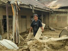 Inundações mortais devastam a Indonésia, deixando famílias deslocadas e desabrigadas Inundações mortais devastam a Indonésia, deixando famílias deslocadas e desabrigadas