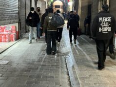 Irã diz que dezenas de policiais foram mortos enquanto manifestantes desafiavam a repressão do governo Irã diz que dezenas de policiais foram mortos enquanto manifestantes desafiavam a repressão do governo