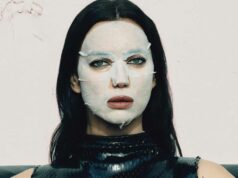 Irina Shayk fica nua sob uma capa e balança uma tanga na sessão de fotos da revista ‘V’ Irina Shayk fica nua vestindo apenas uma capa de couro e usa um biquíni fio dental com tachas na sessão de fotos da Edgy V Magazine