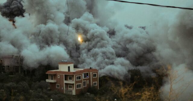 Israel bombardeia quatro passagens de fronteira Síria-Líbano; mata 2 pessoas Israel bombardeia quatro passagens de fronteira Síria-Líbano; mata 2 pessoas no sul do Líbano