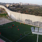 Israel emite ordem de demolição de campo de futebol ocupado na Cisjordânia